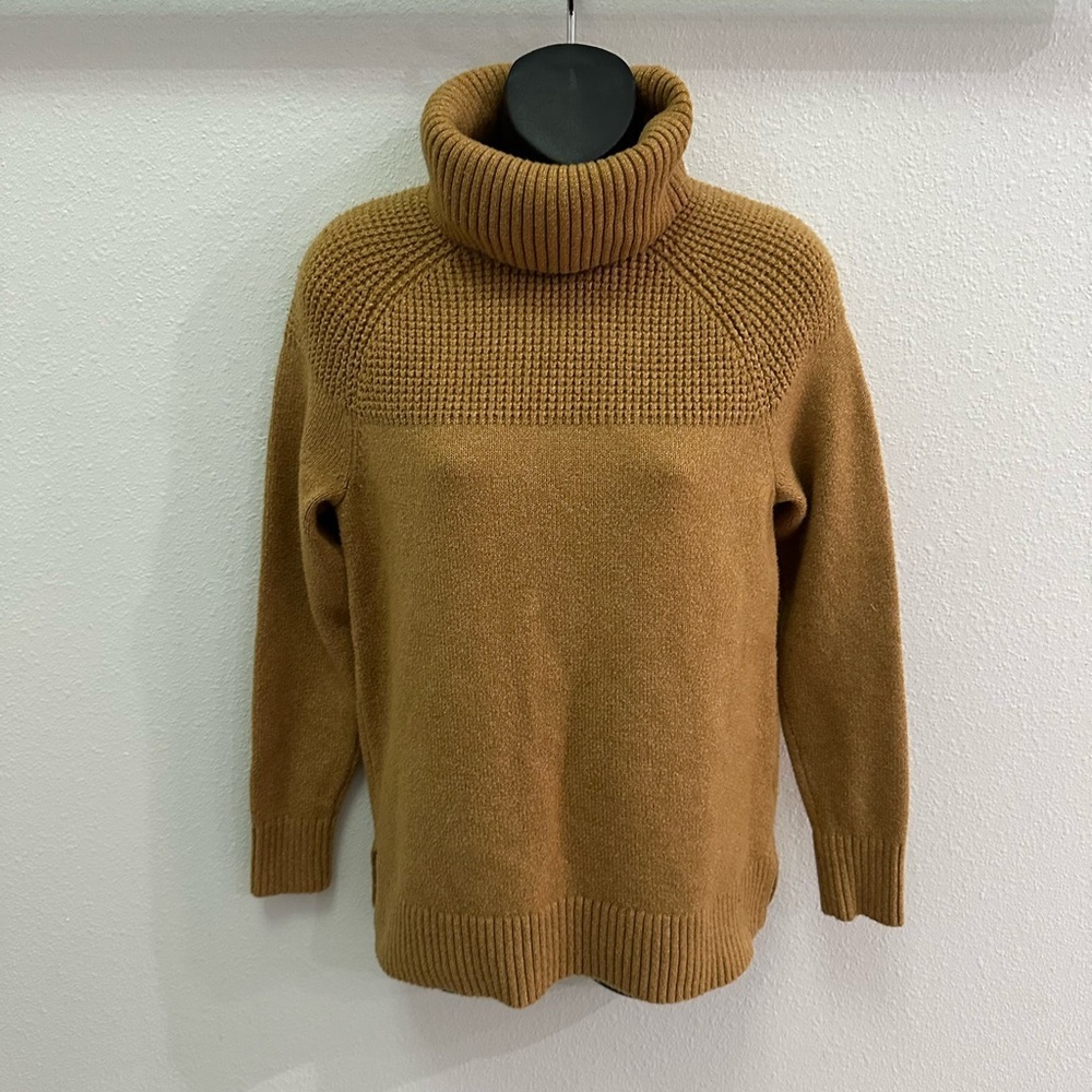 New‎ without tag  Cozy Tan Turtleneck Sweater size S